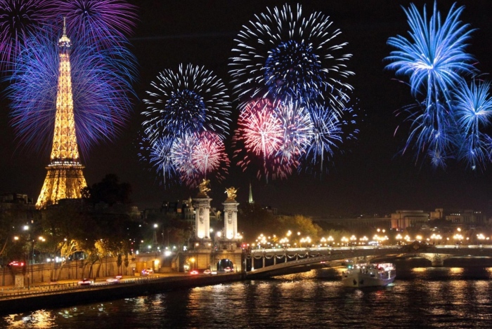 Париж отмени фойеверките на Шанз Елизе за Нова година